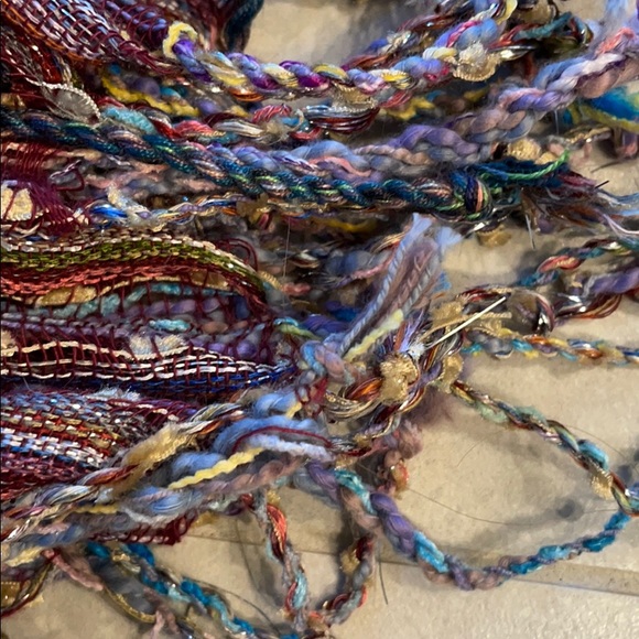 Multi-colored scarf - Picture 3 of 3